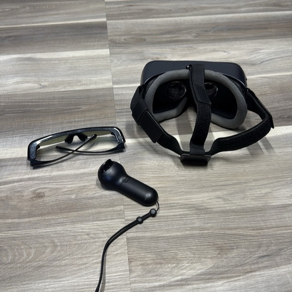 🏴 Samsung Black Smartphone VR Headset with Controller - Picture 4 of 6